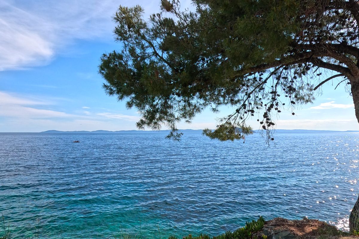 White-washed buildings and clear blue water at Neos Marmaras harbour in Halkidiki, Greece